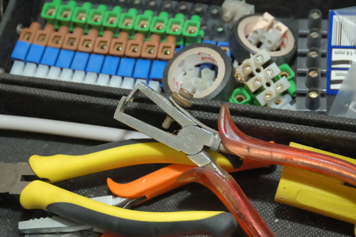 What to Expect When an Electrician Installs New Home Lighting