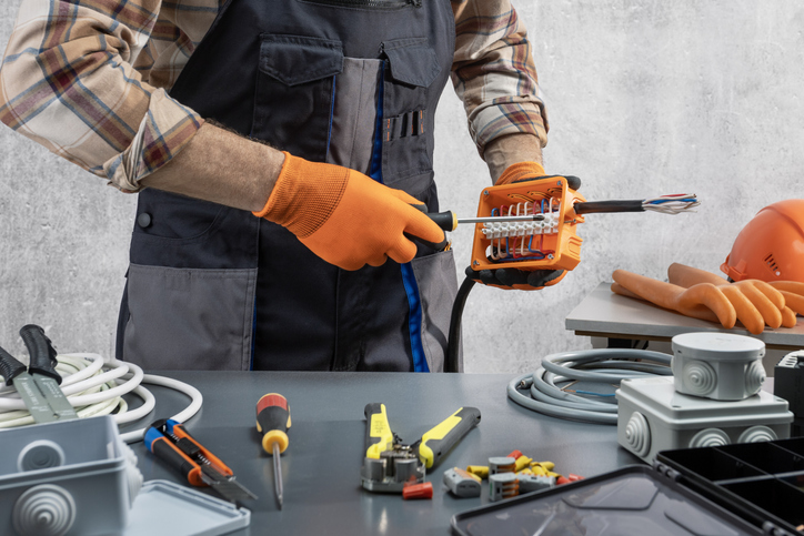 Top 5 Warning Signs You Should Call an Electrician Right Away